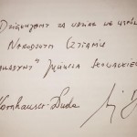 Powiększ zdjęcie Wpis do ksiązki z autografami pary prezydenckiej.Fot. Alicja Brzozowska