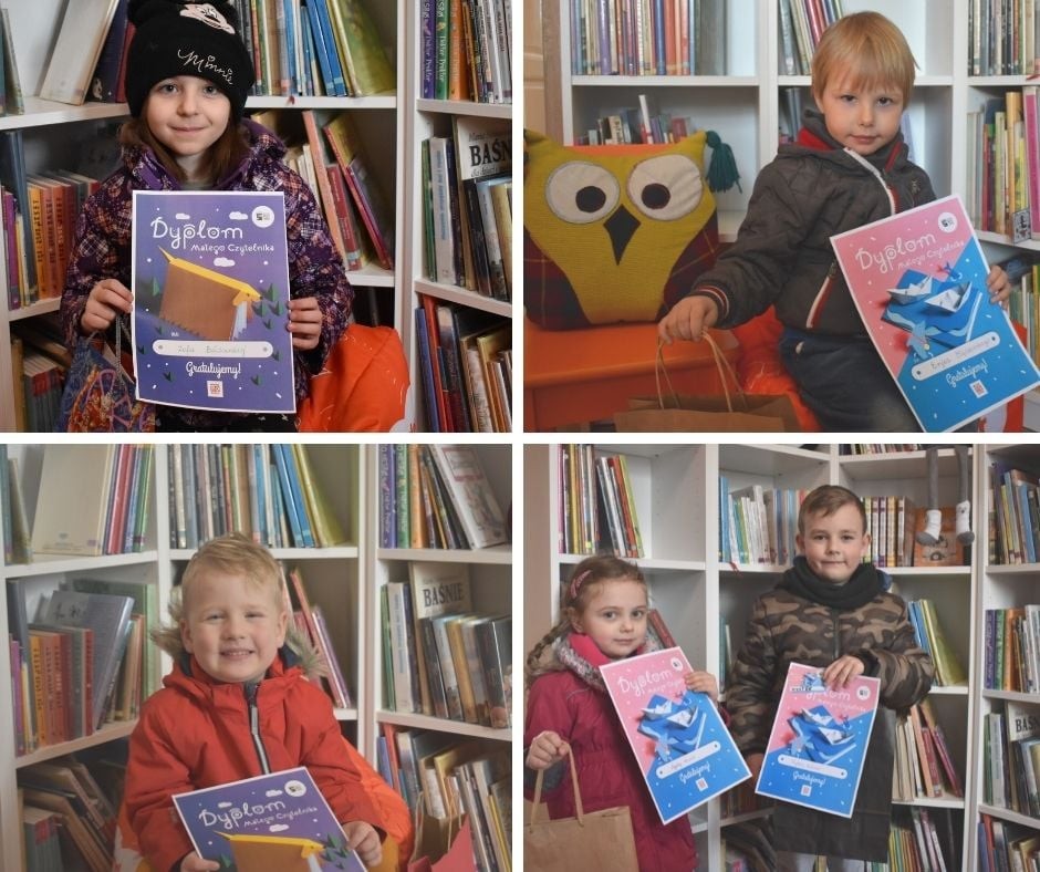 zdjęcia dzieci z dyplomami, w tle regały z książkami, poduszka sowa